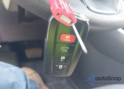 2019 Toyota Rav4 Xle from USA, damaged, VIN JTMP1RFV0KD034373